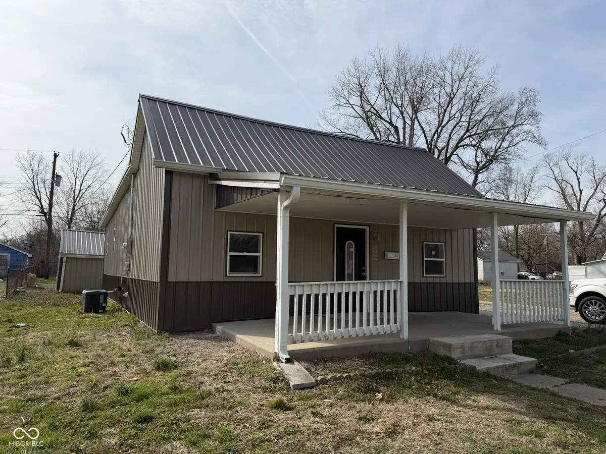 522 N Main ST, Clinton, IN 47842