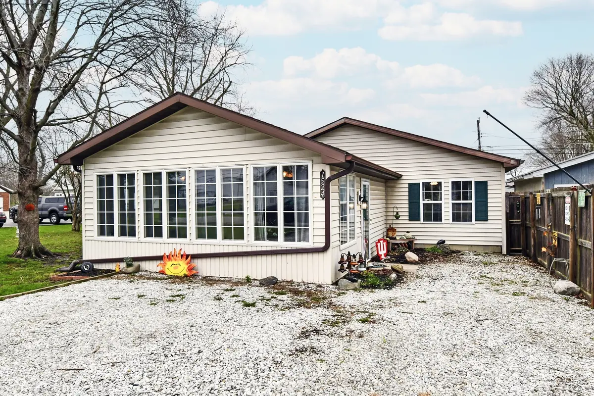 1524 S R ST, Elwood, IN 46036