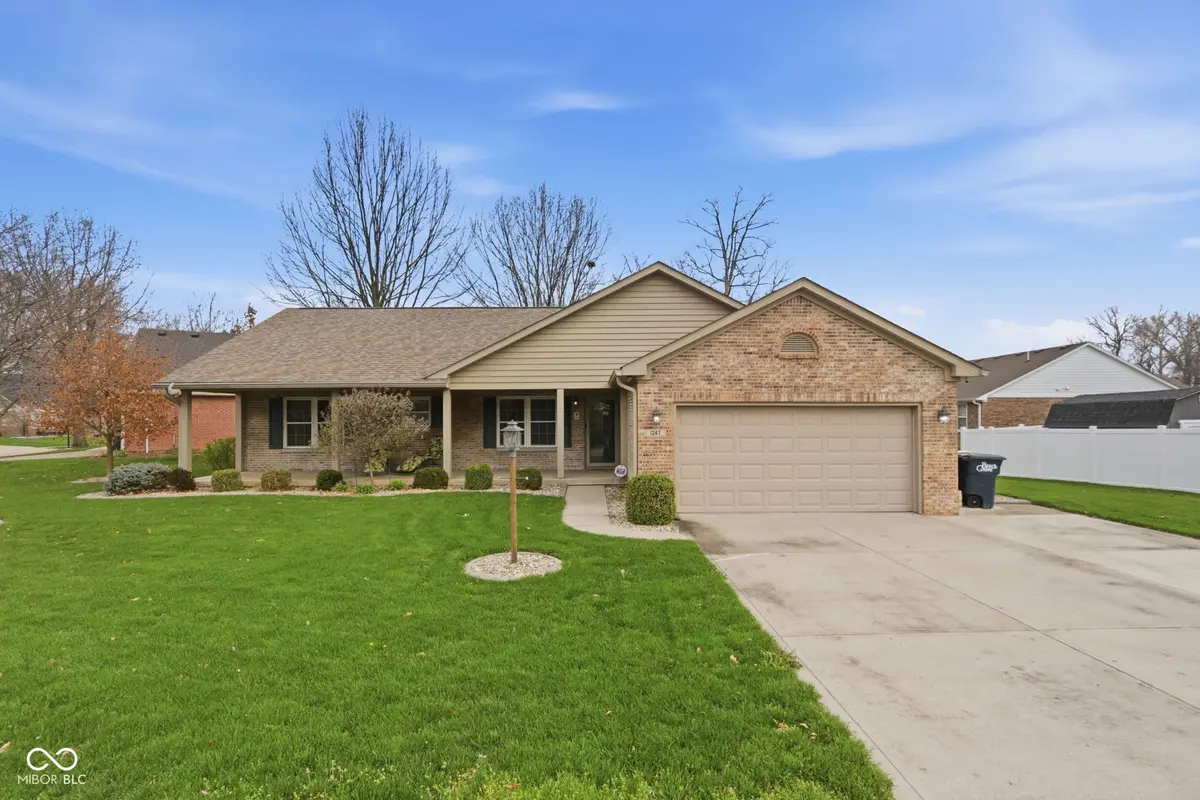 1247 Smoketree DR, Beech Grove, IN 46107