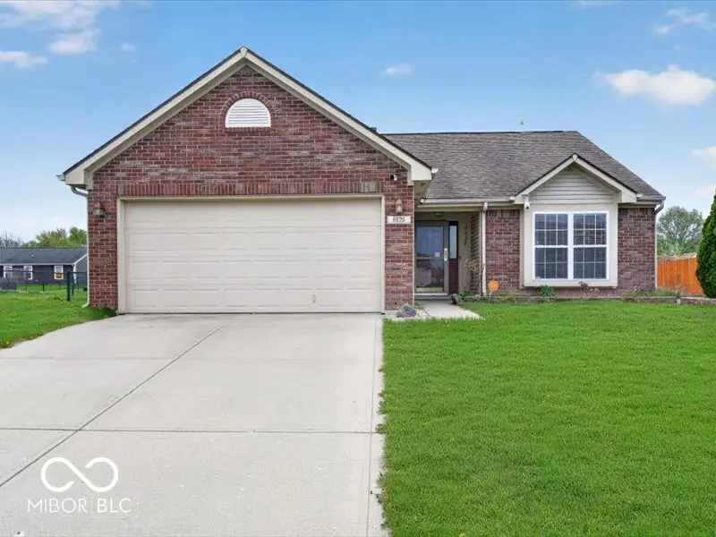 8625 Baypointe DR, Avon, IN 46123
