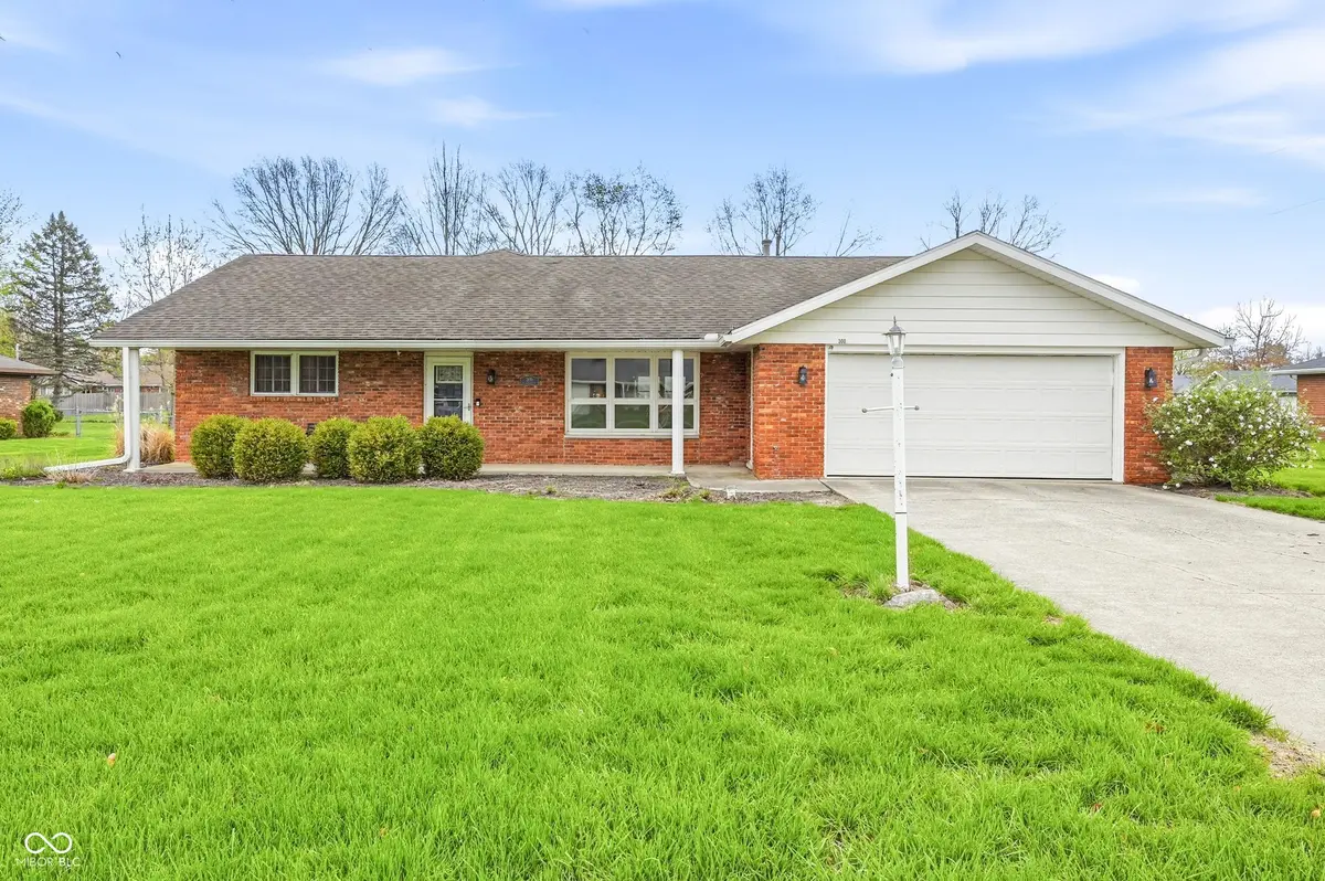 300 N Bayberry LN, Muncie, IN 47304