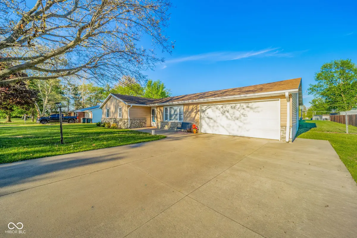 3508 N Burgess RD, Muncie, IN 47304