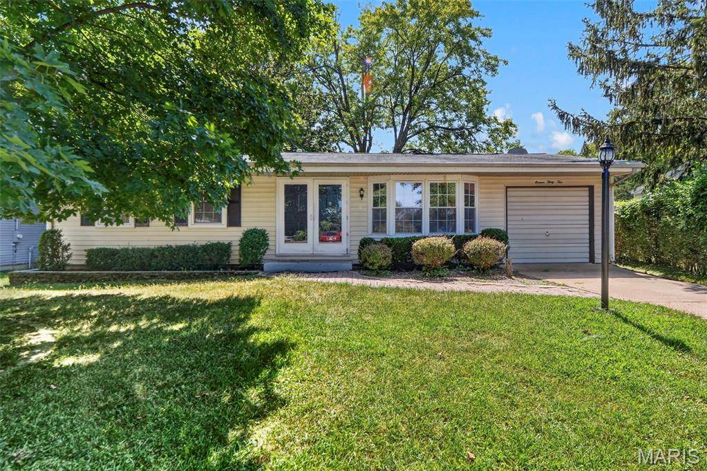 1132 Burgundy LN, Ballwin, MO 63011