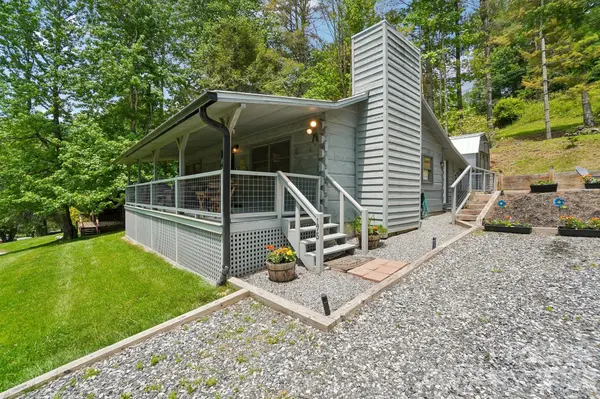 175 Village LN, Mars Hill, NC 28754