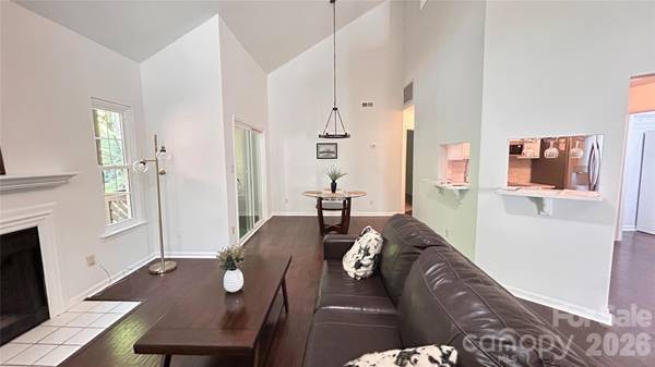 6150 Gray Gate LN #i, Charlotte, NC 28210