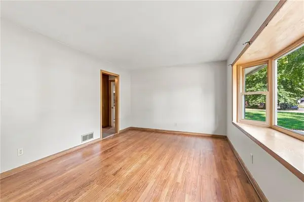 9006 E 74th TER, Kansas City, MO 64133