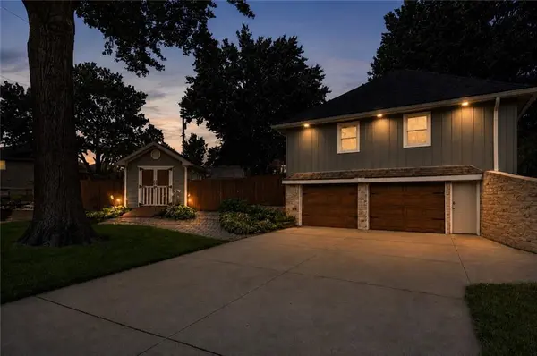 7320 N Garfield AVE, Gladstone, MO 64118