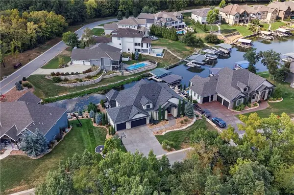 404 South Shore DR, Lake Winnebago, MO 64034