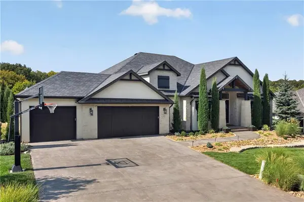 404 South Shore DR, Lake Winnebago, MO 64034
