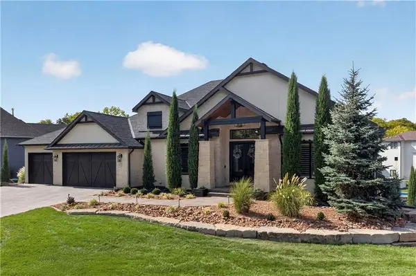 404 South Shore DR, Lake Winnebago, MO 64034
