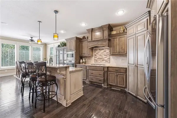 1209 SW 40TH ST, Lee's Summit, MO 64082