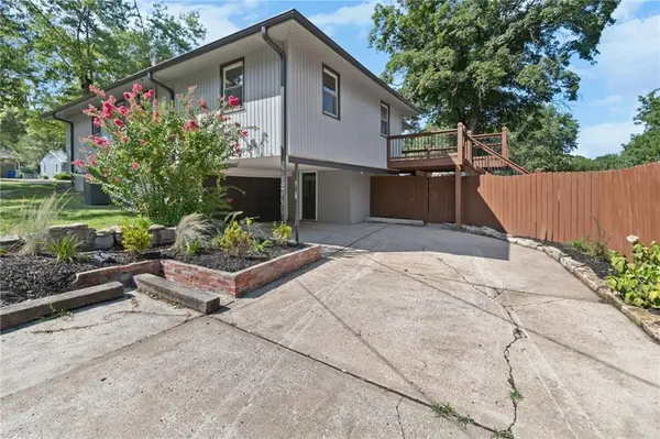 5813 Sterling AVE, Raytown, MO 64133