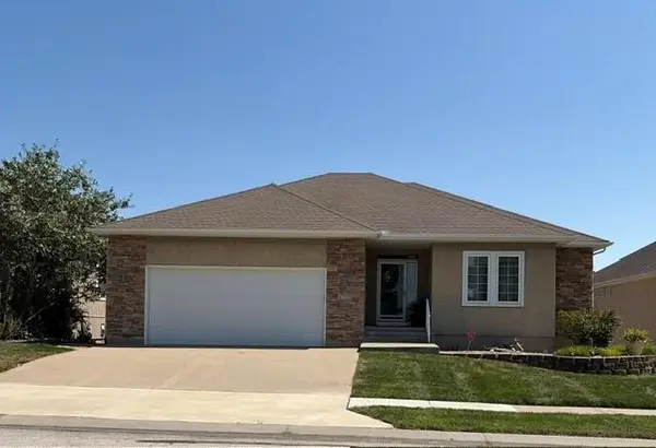 4725 SW Soldier DR, Lee's Summit, MO 64082