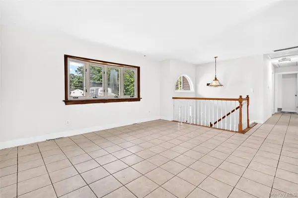 23 Marcy LN, Middletown, NY 10941