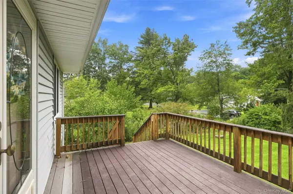 31 Red Barn RD, Pine Bush, NY 12566