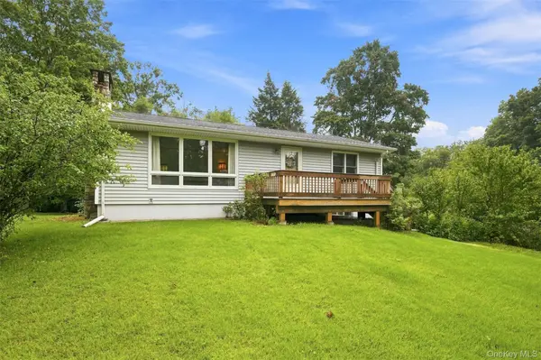 31 Red Barn RD, Pine Bush, NY 12566