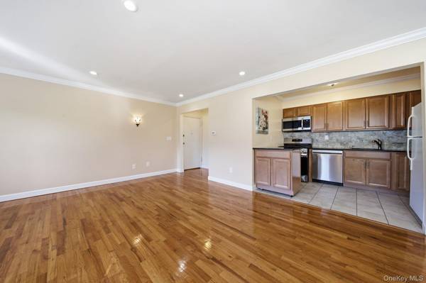 227 N Middletown RD #D, Pearl River, NY 10965