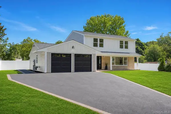 25 Crater Lake DR, Coram, NY 11727
