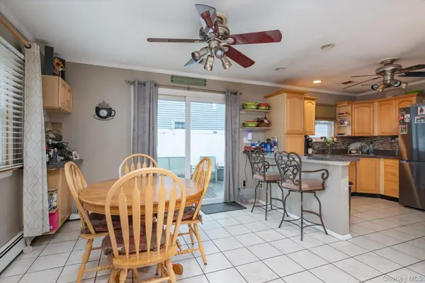 75 Westminster DR, Shirley, NY 11967