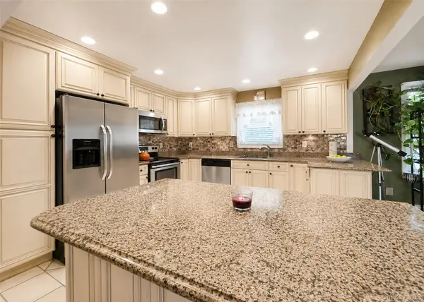 1028 Union BLVD, Bay Shore, NY 11706