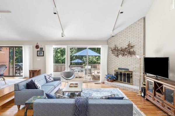 39 Spring Pond LN, Southampton, NY 11968