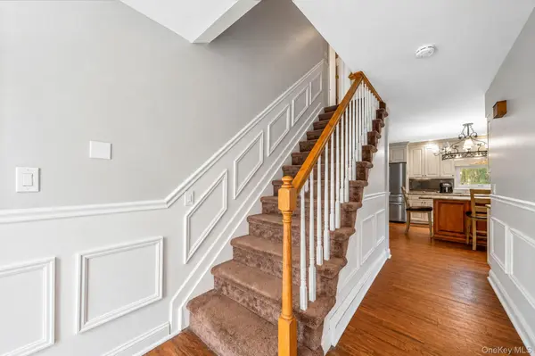 15 Jamar LN, Lake Ronkonkoma, NY 11779