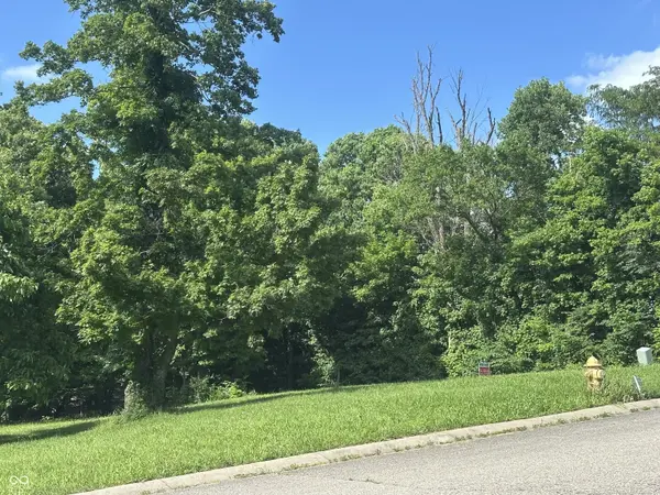 2131 N Wolf Den LN, Martinsville, IN 46151