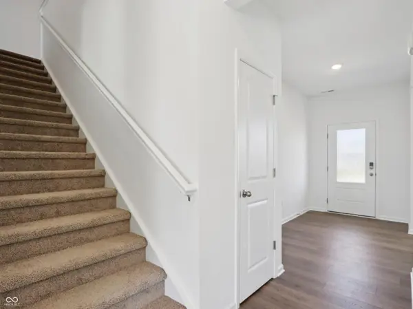 221 Ames DR, Whiteland, IN 46184