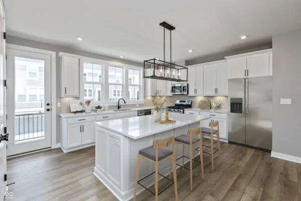 7313 Bayview RUN, Mccordsville, IN 46055