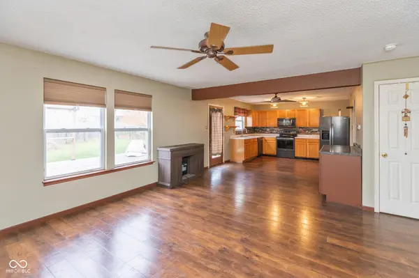 8752 Browns Valley CT, Indianapolis, IN 46113