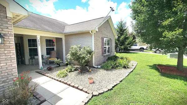 5985 Oakhaven DR, Greenwood, IN 46142