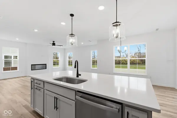 9122 Ambassador ST, Mccordsville, IN 46055