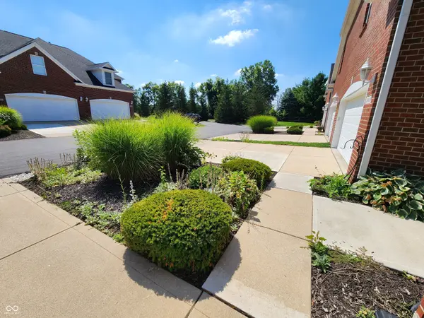 16316 Meadowlands LN, Westfield, IN 46074