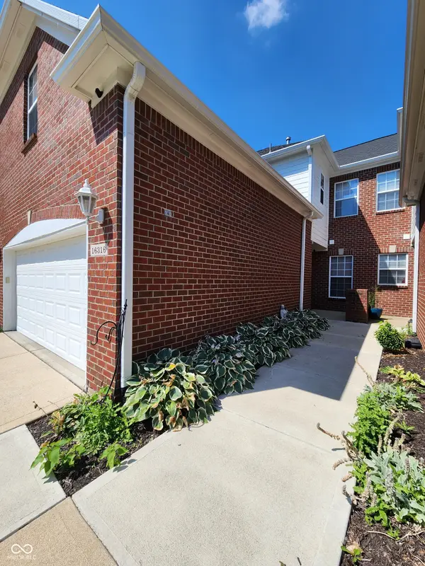 16316 Meadowlands LN, Westfield, IN 46074