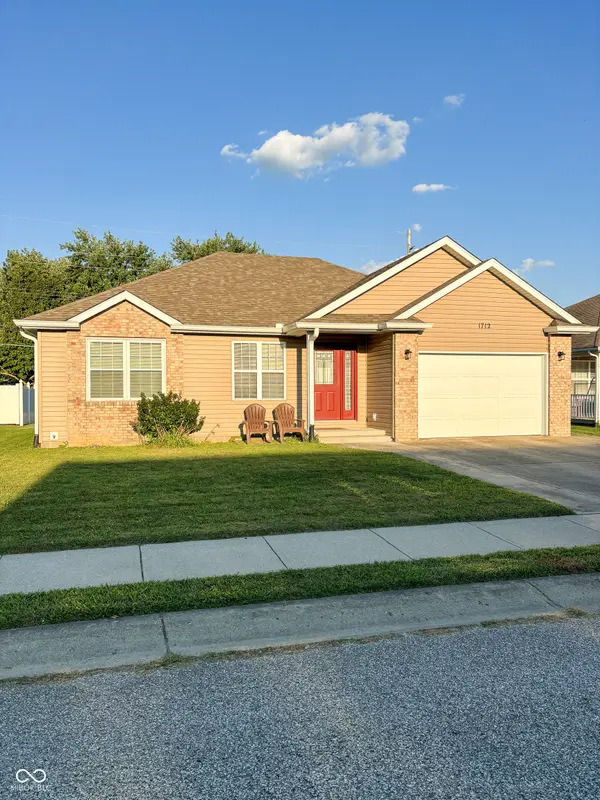 1712 N Oakmont AVE, Greensburg, IN 47240