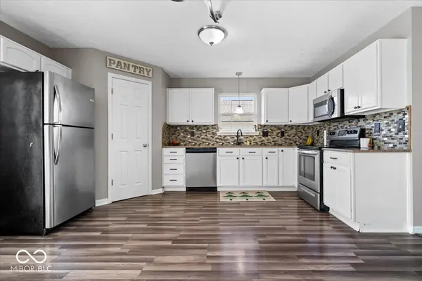 825 W Muskegan DR, Greenfield, IN 46140