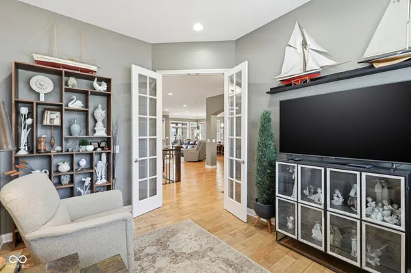 982 Oscar LN, Carmel, IN 46032