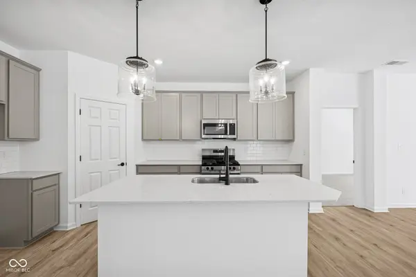 5526 Aspen Wood LN, Indianapolis, IN 46239