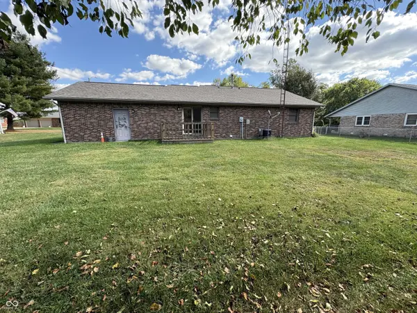 3 U DR, Cloverdale, IN 46120