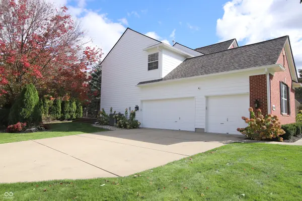 11833 Walker LN, Fishers, IN 46037