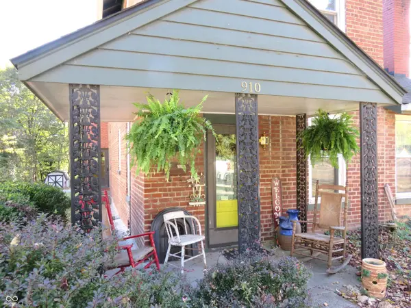 910 E 2nd ST, Madison, IN 47250