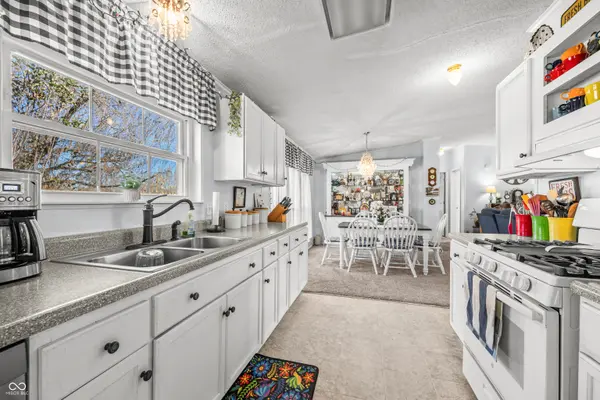 583 Old Moore LN, Martinsville, IN 46151