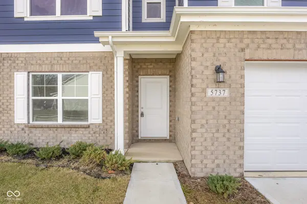 5737 Lauren LN, Columbus, IN 47203
