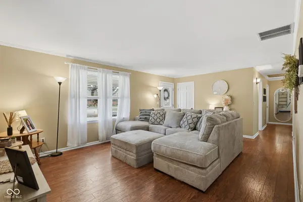 8143 E Crescent DR, Seymour, IN 47274