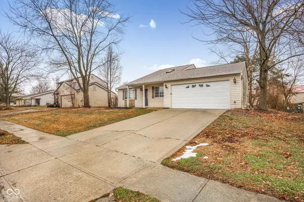 132 Country Wood DR, Whiteland, IN 46184