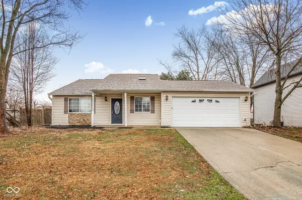 132 Country Wood DR, Whiteland, IN 46184