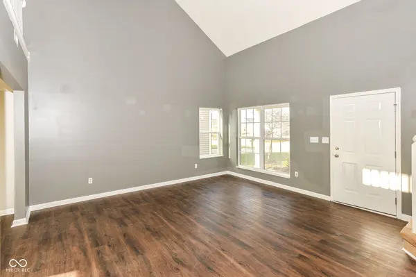 559 Genisis DR, Whiteland, IN 46184