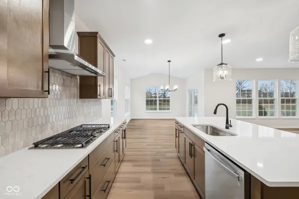 9206 Ambassador ST, Mccordsville, IN 46055
