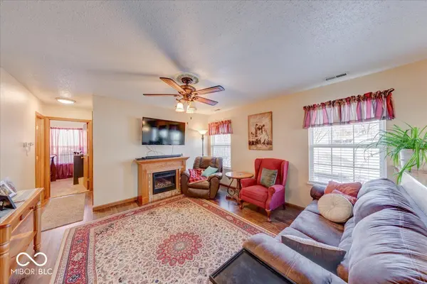 6154 Long River LN, Indianapolis, IN 46221