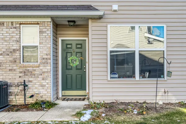 6220 Bishops Pond LN, Indianapolis, IN 46268